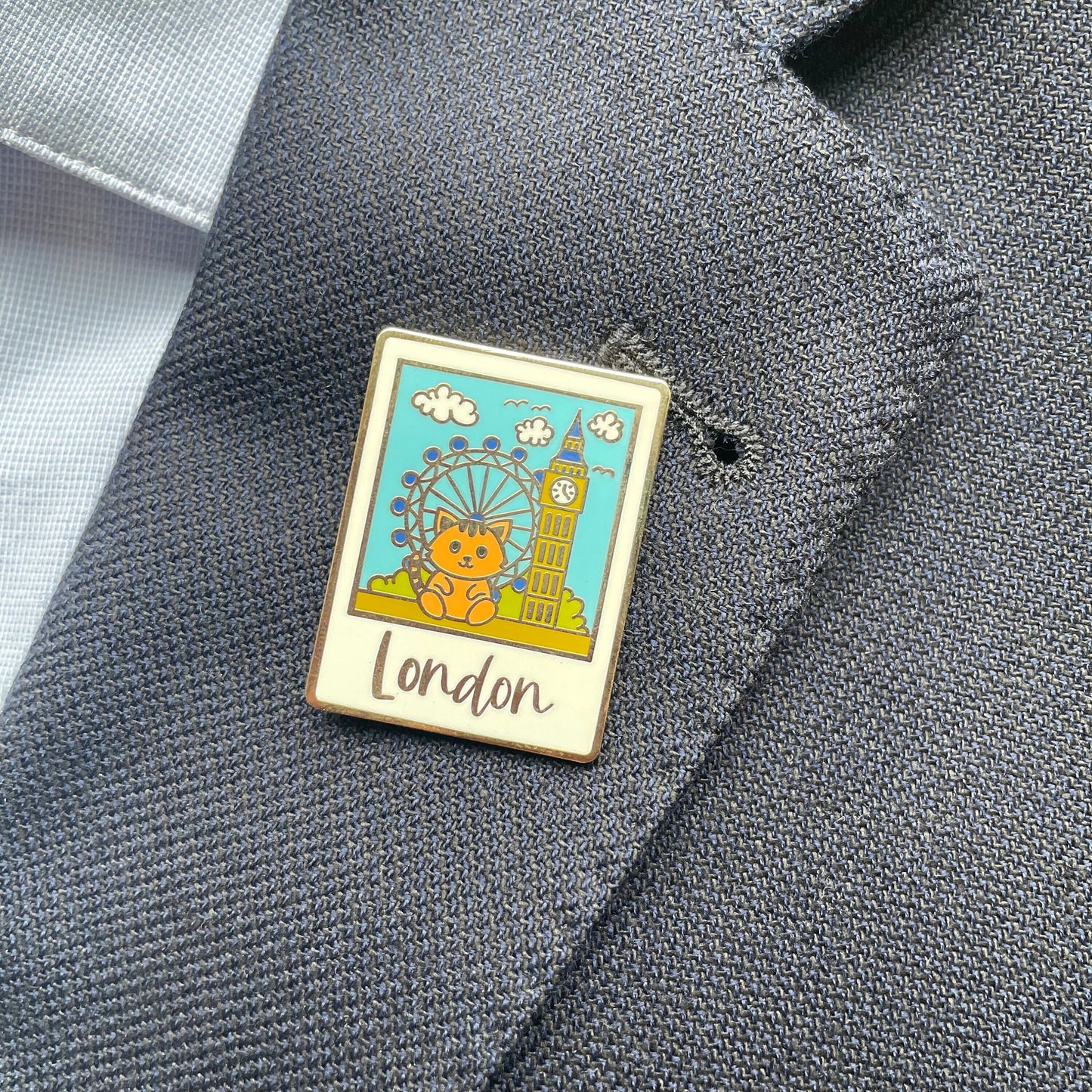 London Enamel Pin badge | Pippi Holiday Vacation | Cat brooch | London souvenir | London skyline icon | Big Ben London Eye | Polaroid