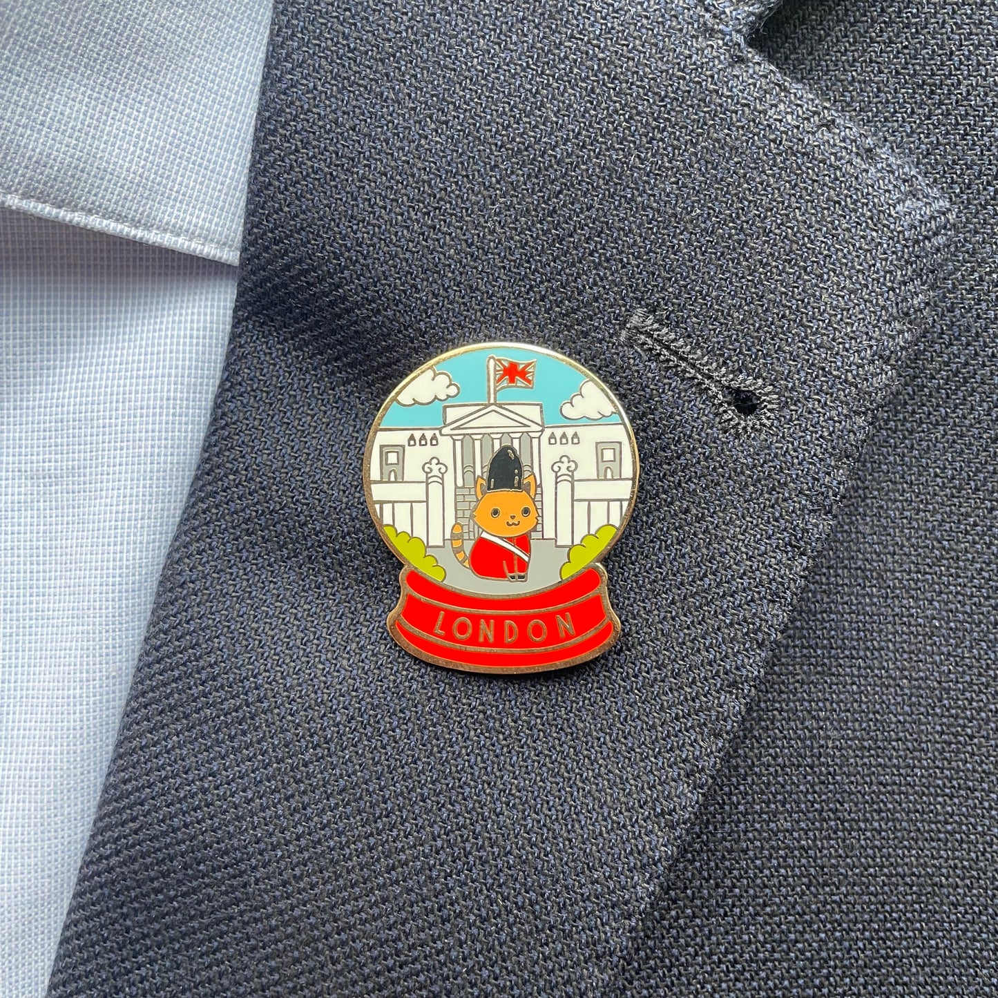 London Snowglobe Enamel Pin badge | Pippi Holiday Vacation | Cat brooch | London souvenir | London skyline icon | Buckingham Palace Guard