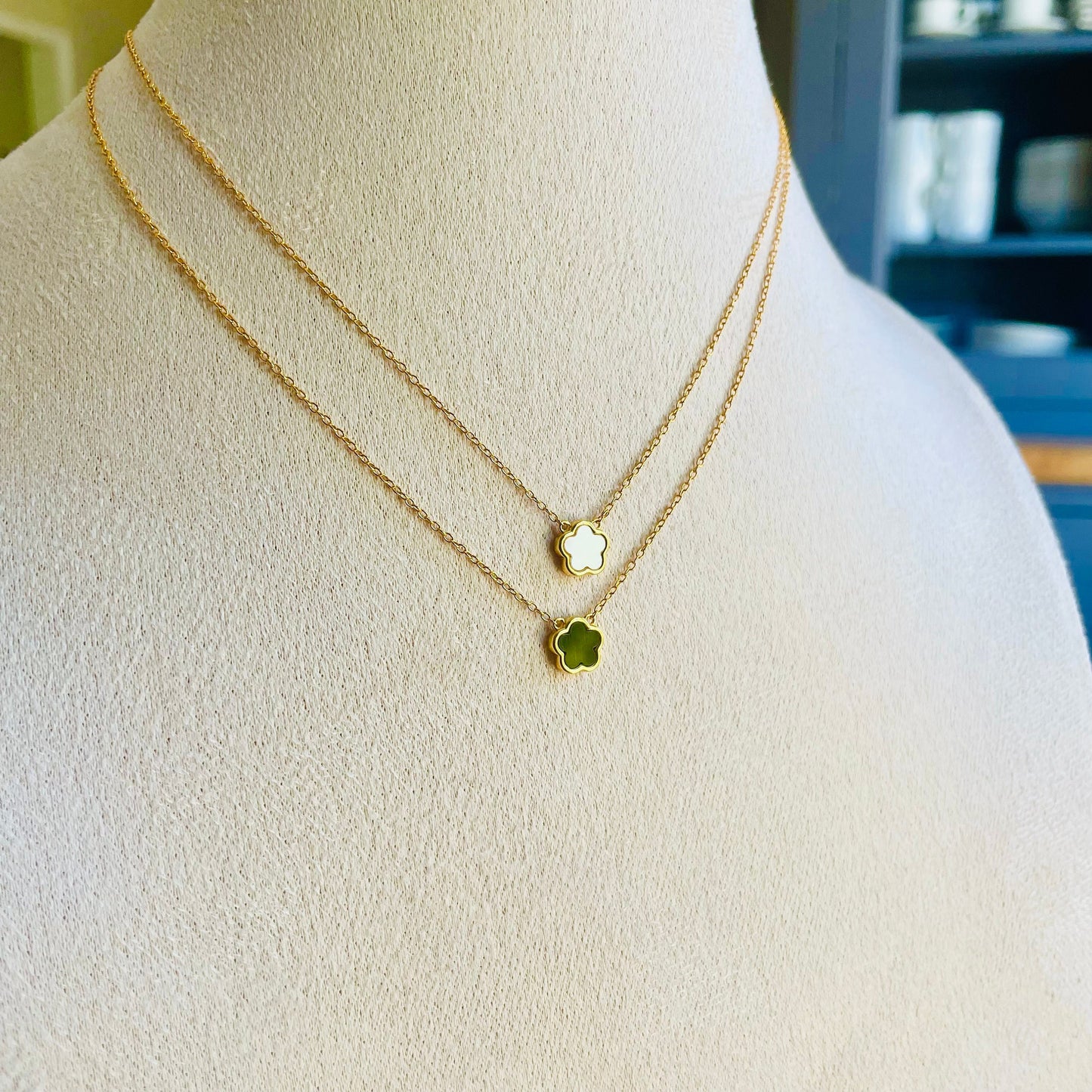 Minimalist flower black agate gold necklace Dainty aesthetic gift for her wife daughter sister friend, 925 sterling silver gift under 50