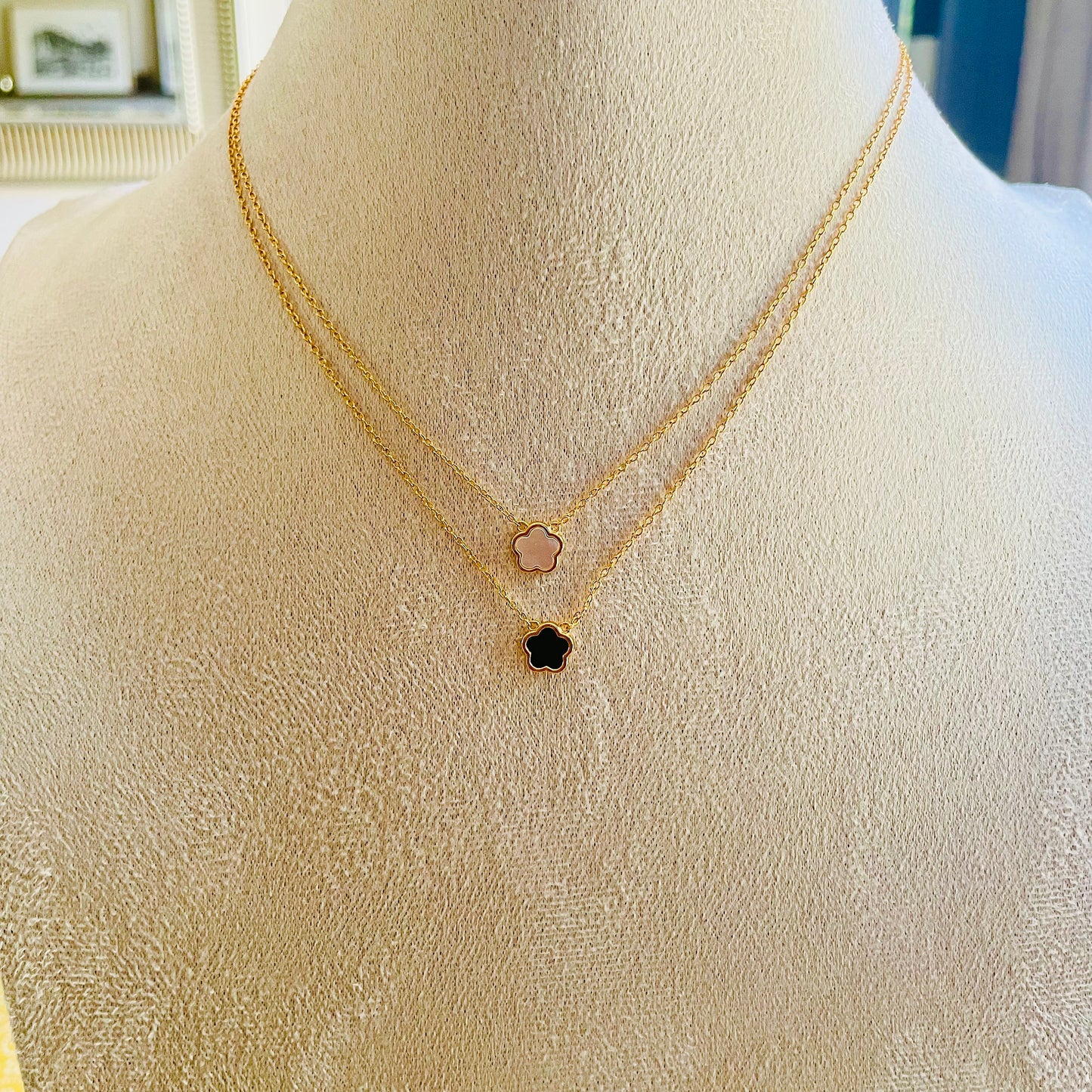 Minimalist flower black agate gold necklace Dainty aesthetic gift for her wife daughter sister friend, 925 sterling silver gift under 50