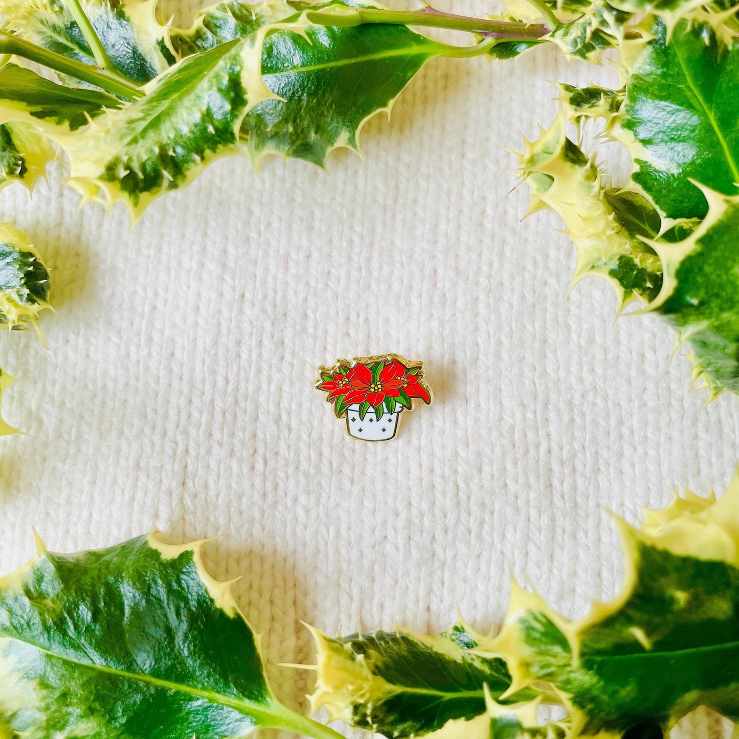 Poinsettia in white plant pot gold hard enamel mini pin badge