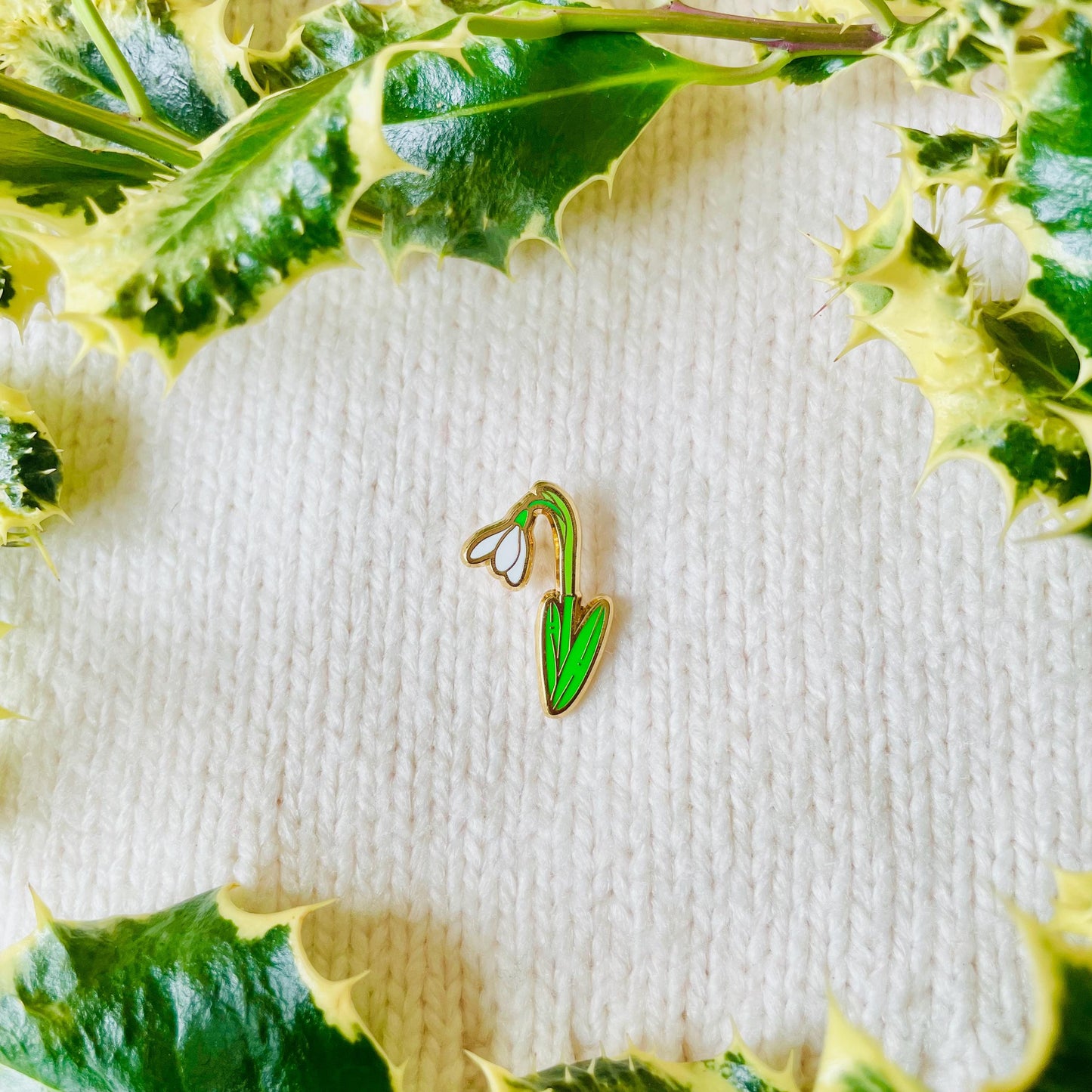 Snowdrop gold hard enamel mini pin badge