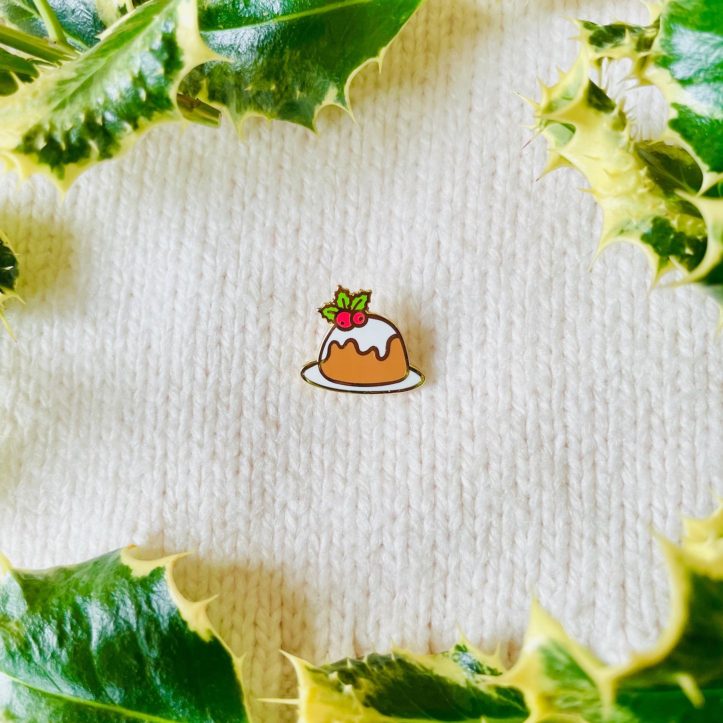 Christmas pudding on plategold hard enamel pin
