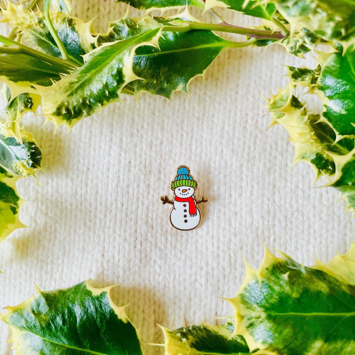 White blue green woolly hat carrot nose snowman gold hard enamel mini pin badge
