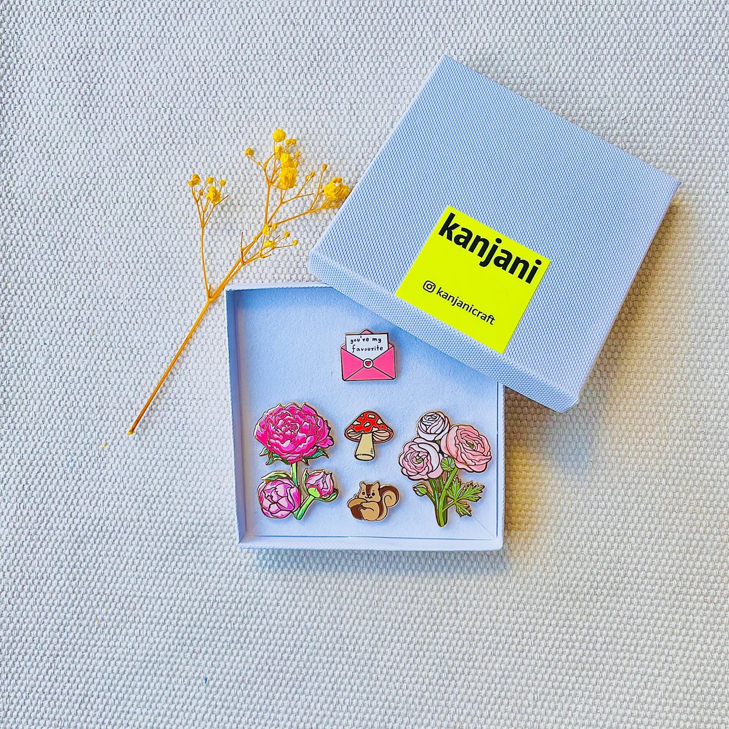 You’re my favourite flowers enamel pins gift box, friendship gift for her, romantic present, gift for him, gift for sister, gift for her