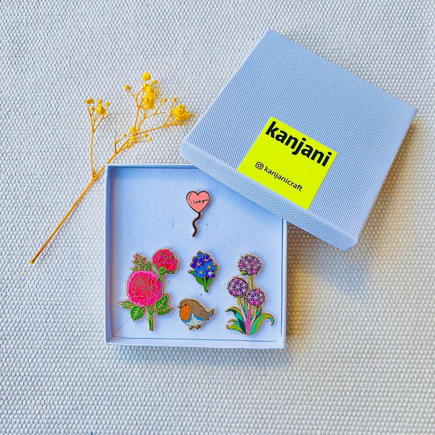 Flower Enamel pin gifts gift box, I love you, gift for her, birthday, romantic, June birth flower