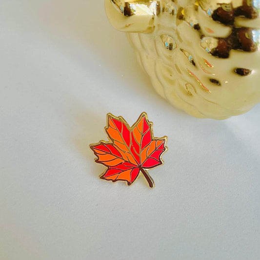 Maple leaf gold hard enamel mini pin