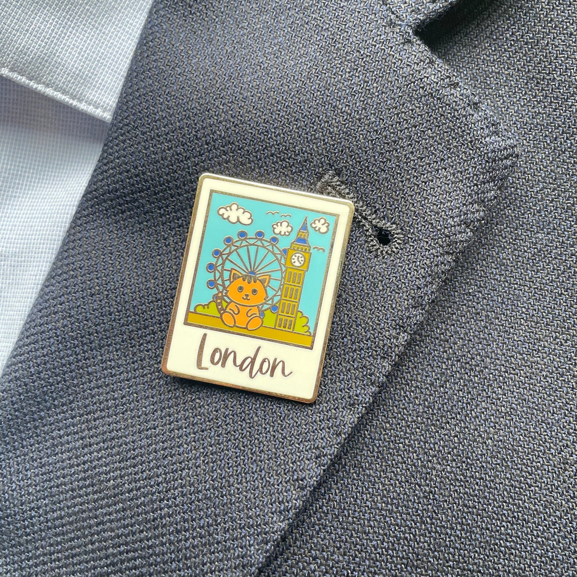 London Enamel Pin badge | Pippi Holiday Vacation | Cat brooch | London souvenir | London skyline icon | Big Ben London Eye | Polaroid