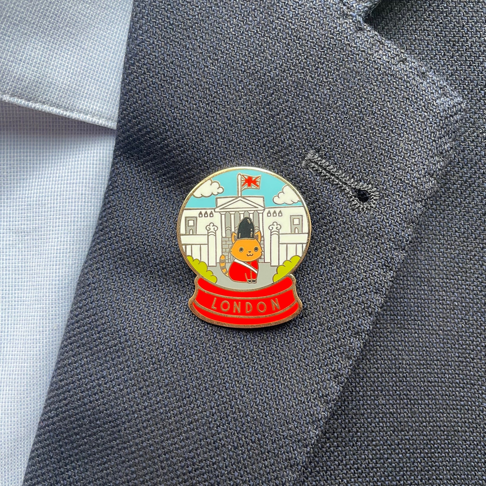 London Snowglobe Enamel Pin badge | Pippi Holiday Vacation | Cat brooch | London souvenir | London skyline icon | Buckingham Palace Guard