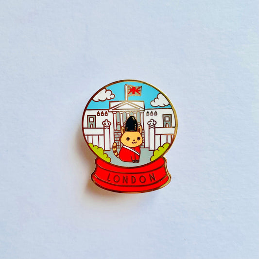 London Snowglobe Enamel Pin badge | Pippi Holiday Vacation | Cat brooch | London souvenir | London skyline icon | Buckingham Palace Guard