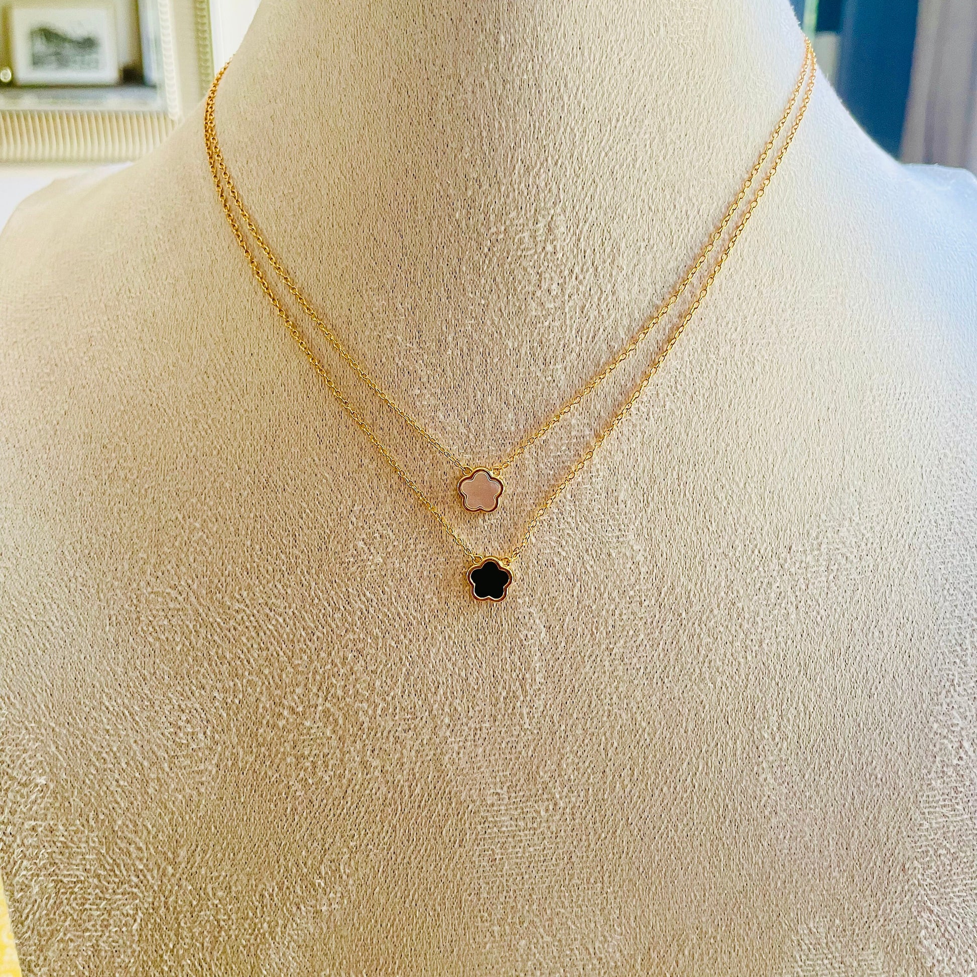 Minimalist flower mother of pearl gold necklace, Dainty aesthetic gift her wife daughter sister friend, 925 sterling silver gift under 50