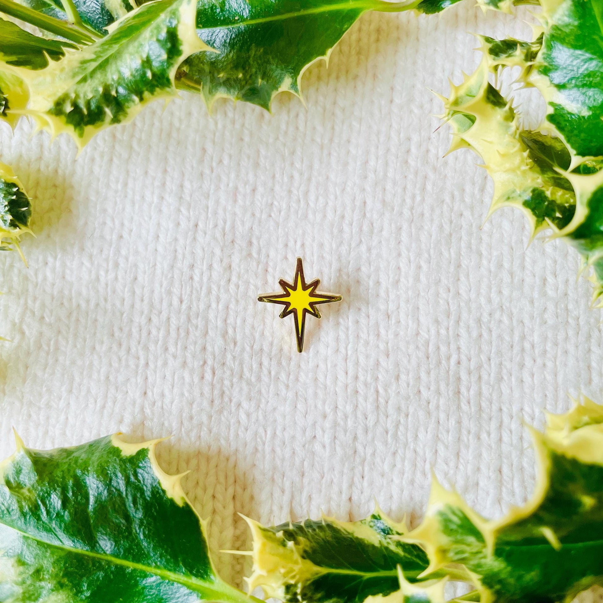 Yellow star of Bethlehem gold hard enamel pin badge