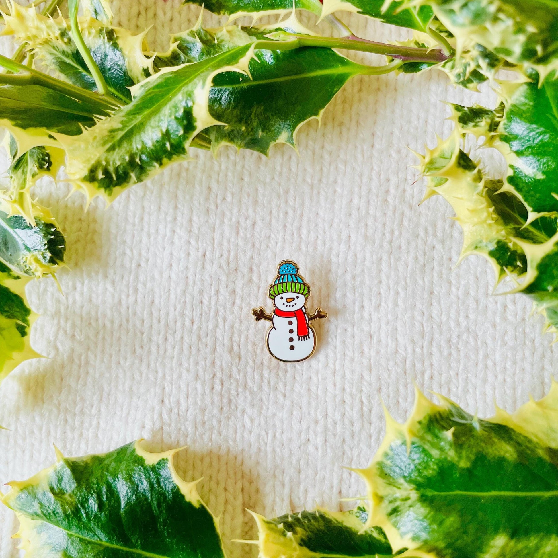 White blue green woolly hat carrot nose snowman gold hard enamel mini pin badge