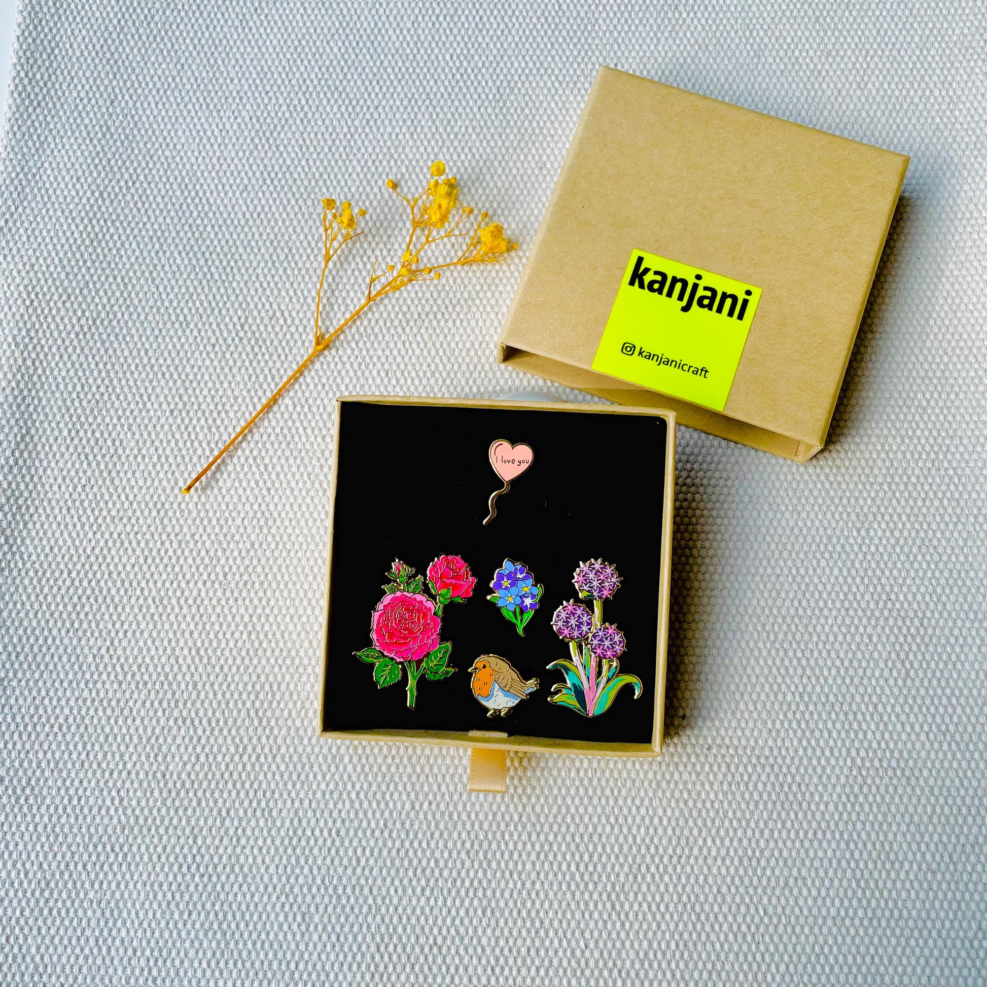 Flowers, red robin, pink I love you heart balloon gold hard enamel pin Kraft gift box
