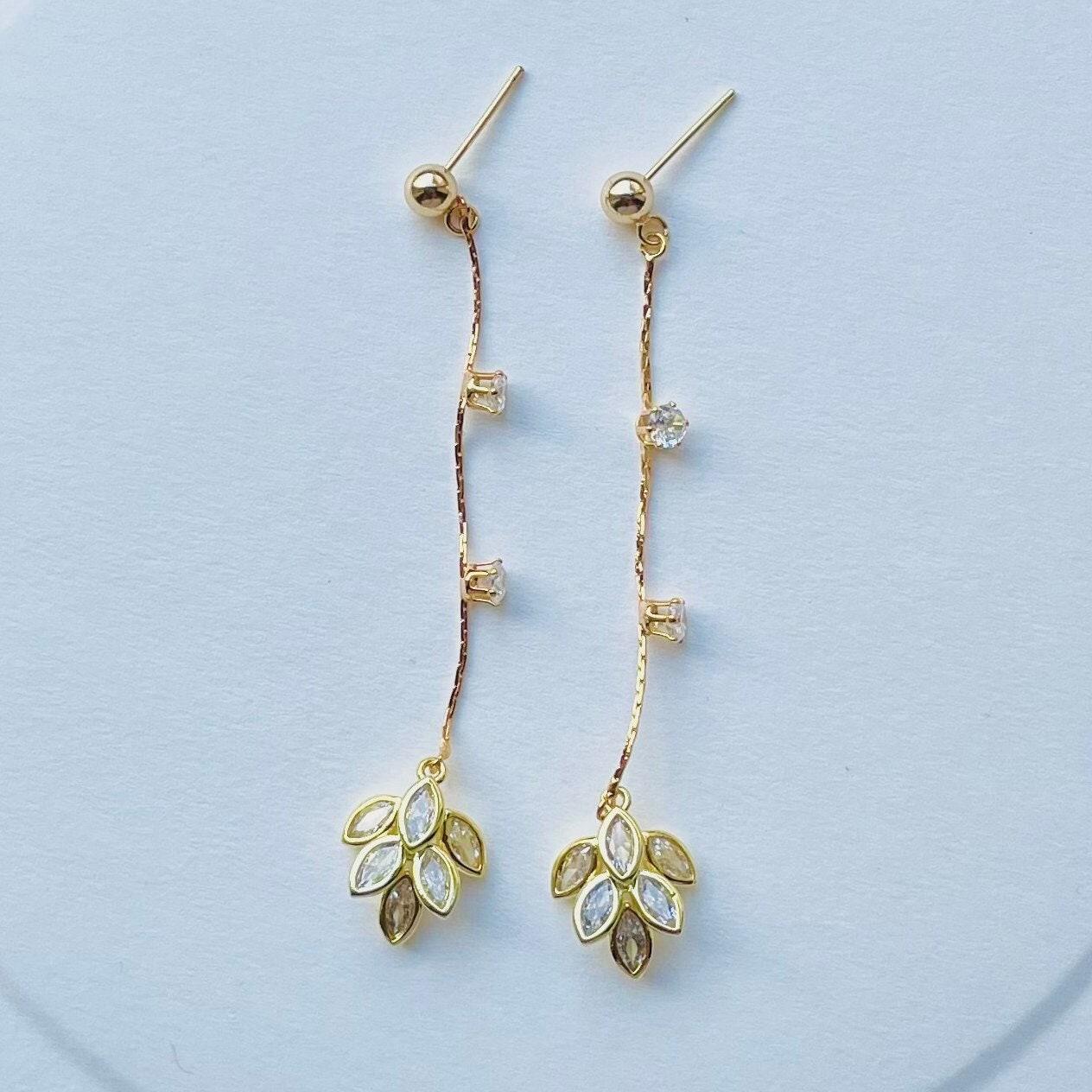 Crystal Feather Earrings: Gold Dangle with Sparkling Cubic Zirconia, Advent calendar