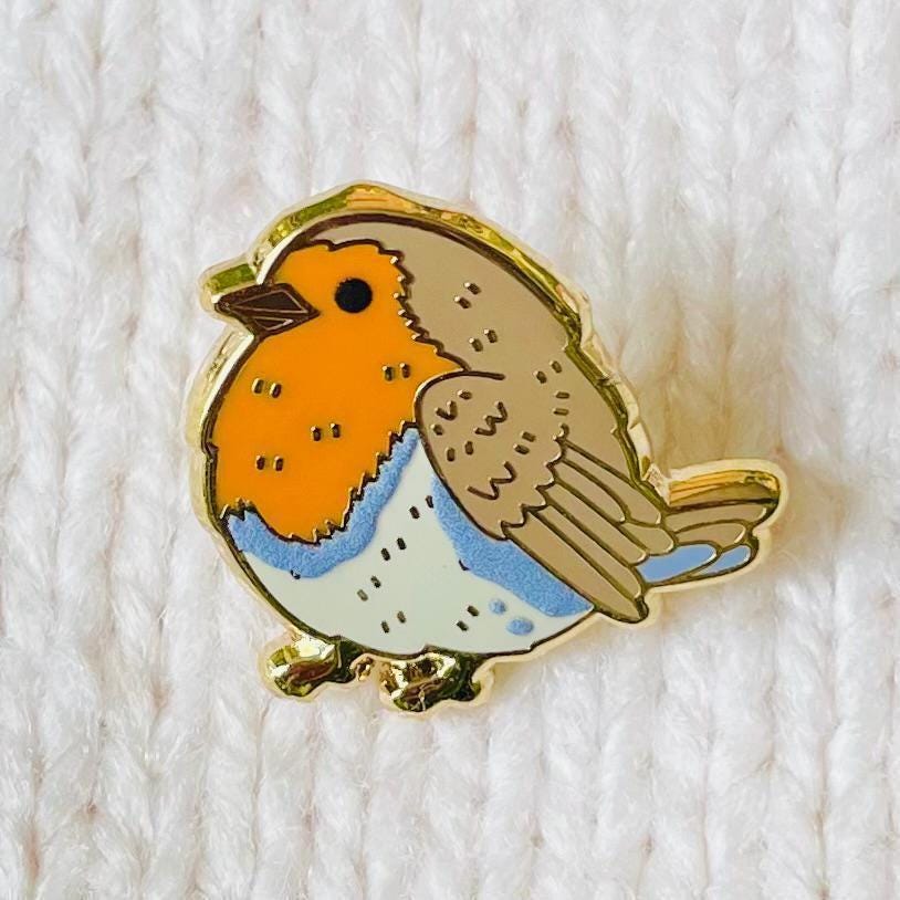 Red robin gold hard enamel mini pin badge