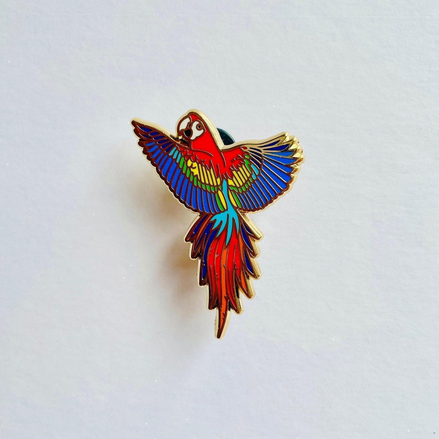 Scarlet macaw gold hard enamel pin