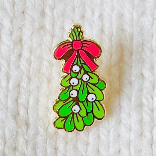 Christmas Mistletoe bunch with white berries and red ribbon gold hard enamel pin badge