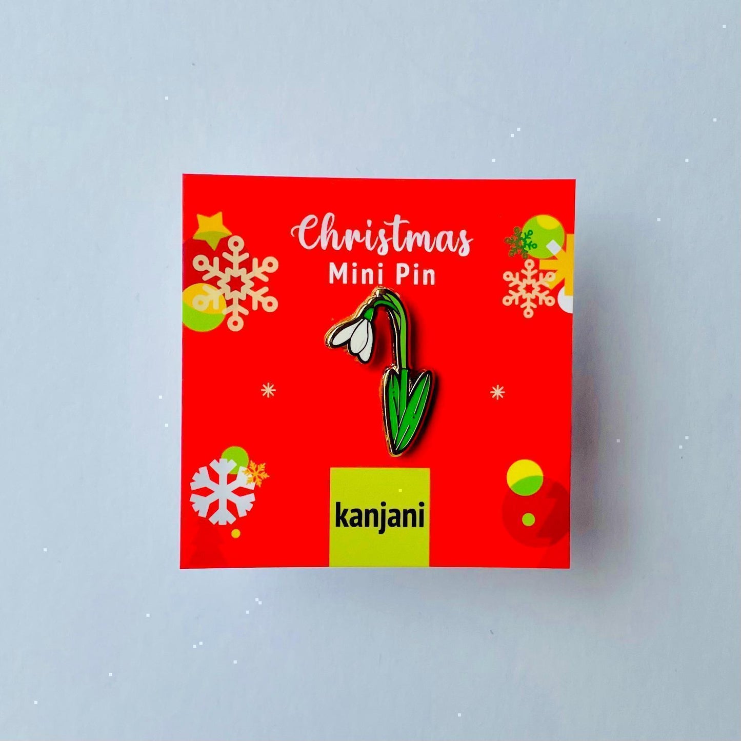 Snowdrop gold hard enamel mini pin badge