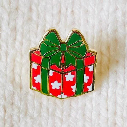Red with white stars gift wrapped gift present with green bow gold hard enamel cute mini enamel pin