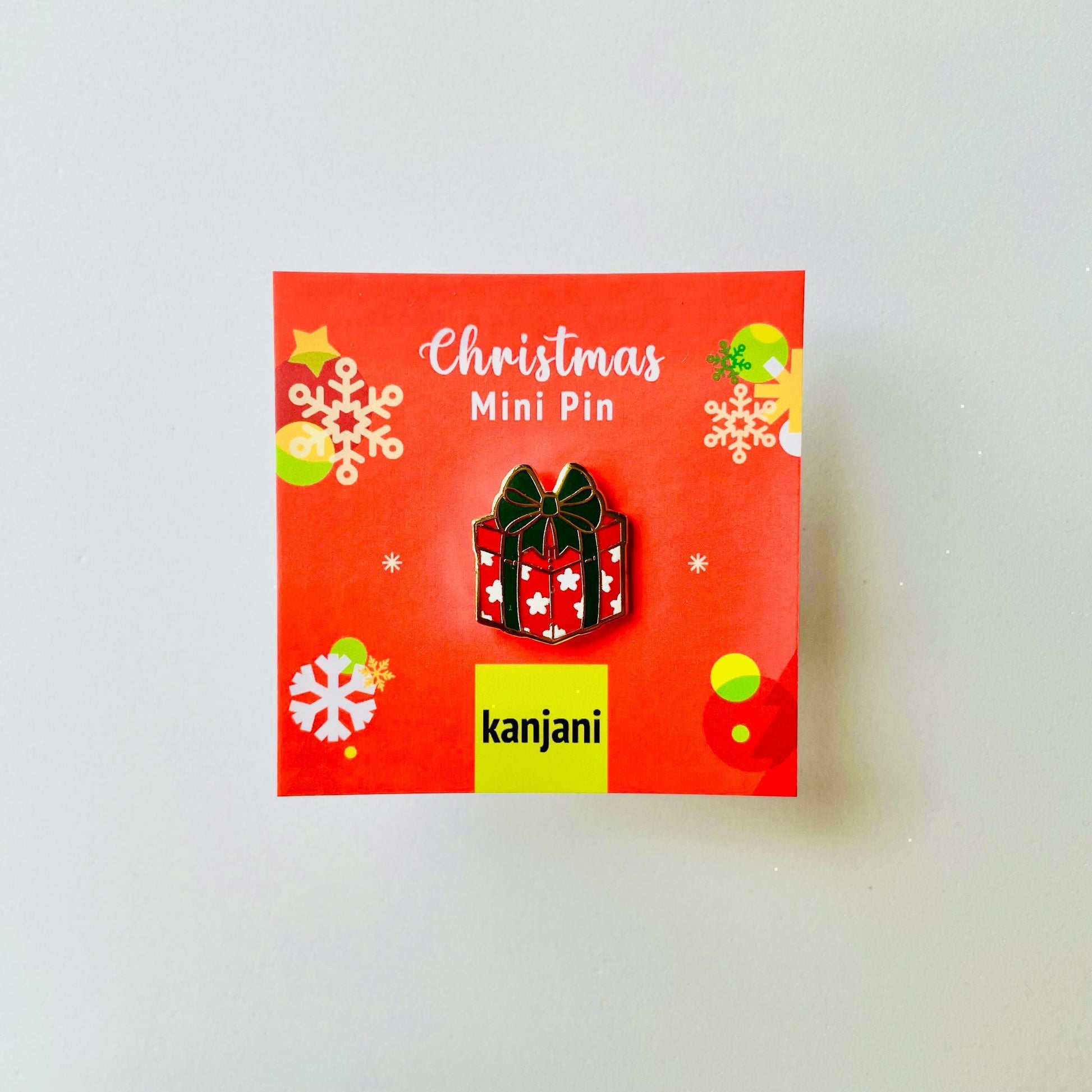 Red with white stars gift wrapped gift present with green bow gold hard enamel cute mini enamel pin