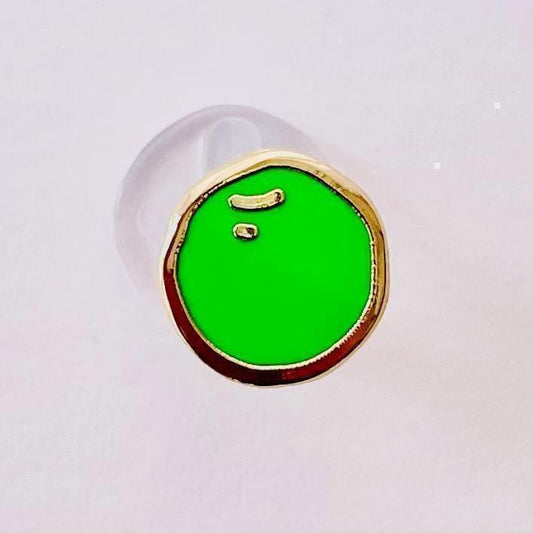 Pea gold hard enamel pin