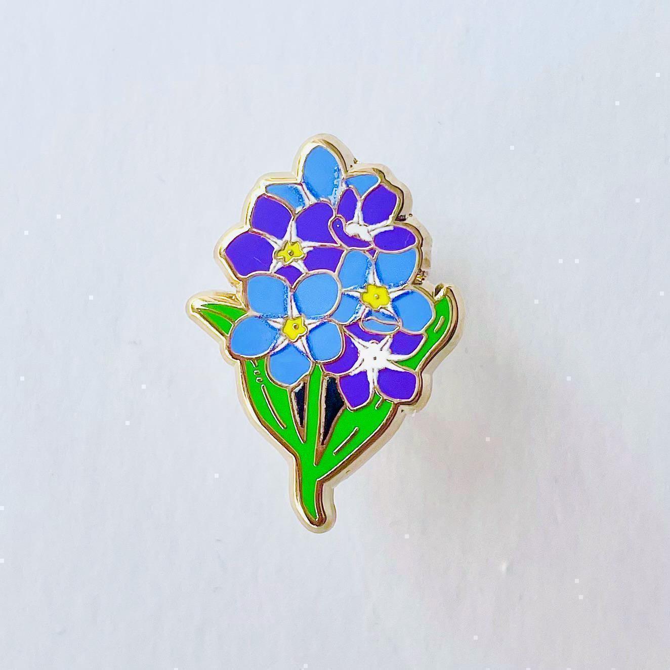 Forget me not gold hard enamel lapel pin badge