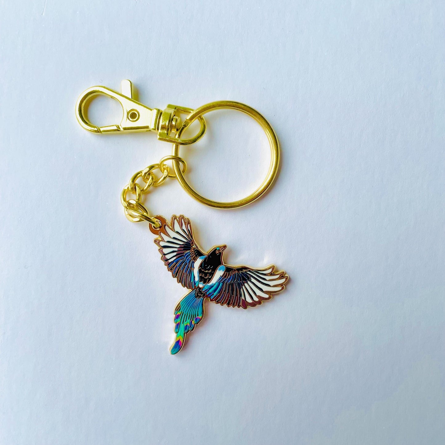 Eurasian magpie gold hard enamel keychain