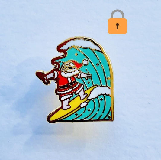 Surfin‘ Santa gold hard enamel pin