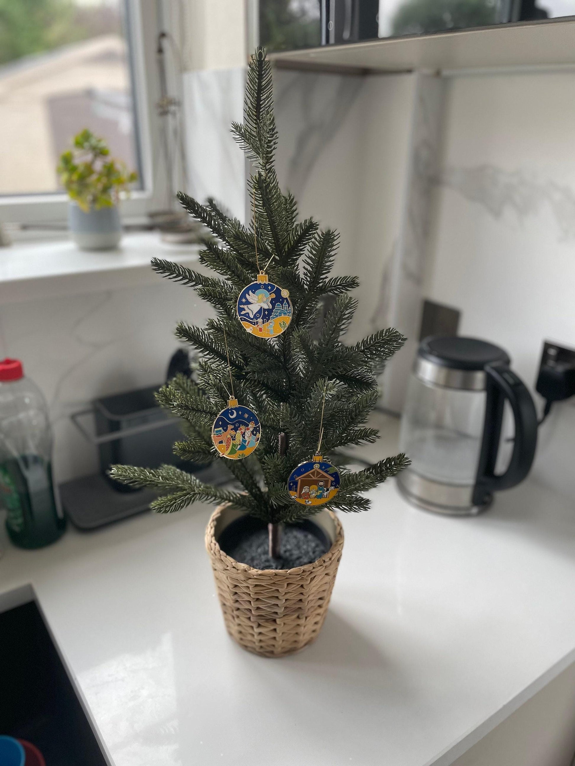 Christmas Nativity Pin: Mary, Joseph and Baby Jesus - Magnet & Keychain, Christmas gift, stocking stuffer, Advent calendar