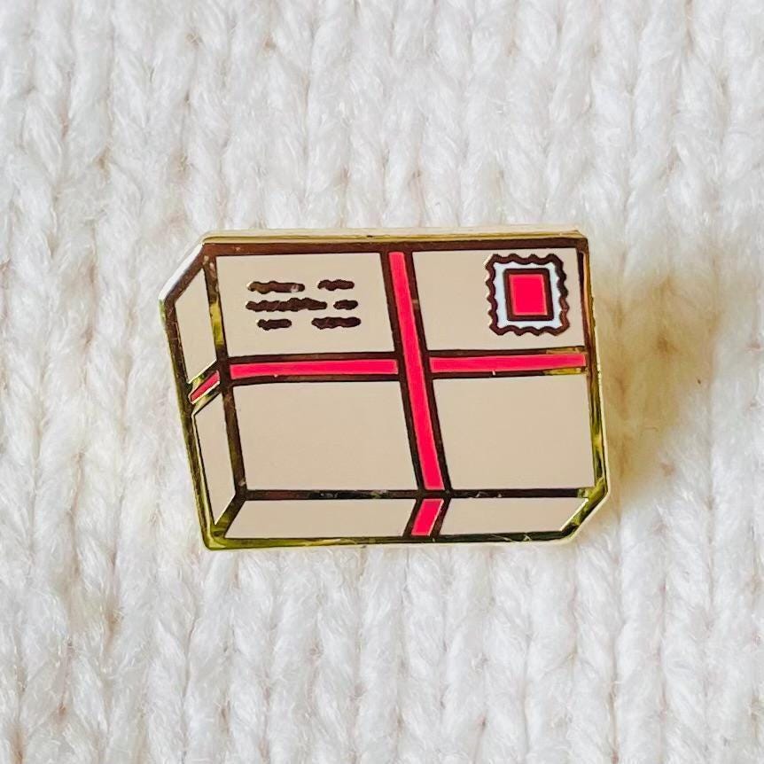 Brown and red ribbon string postal package parcel Christmas gold hard enamel pin badge