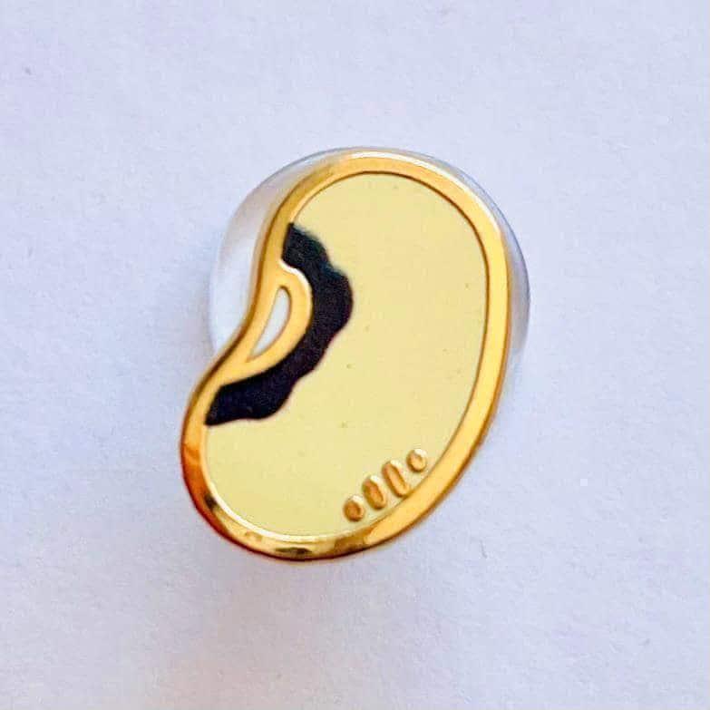 Black eyed pea gold hard enamel pin
