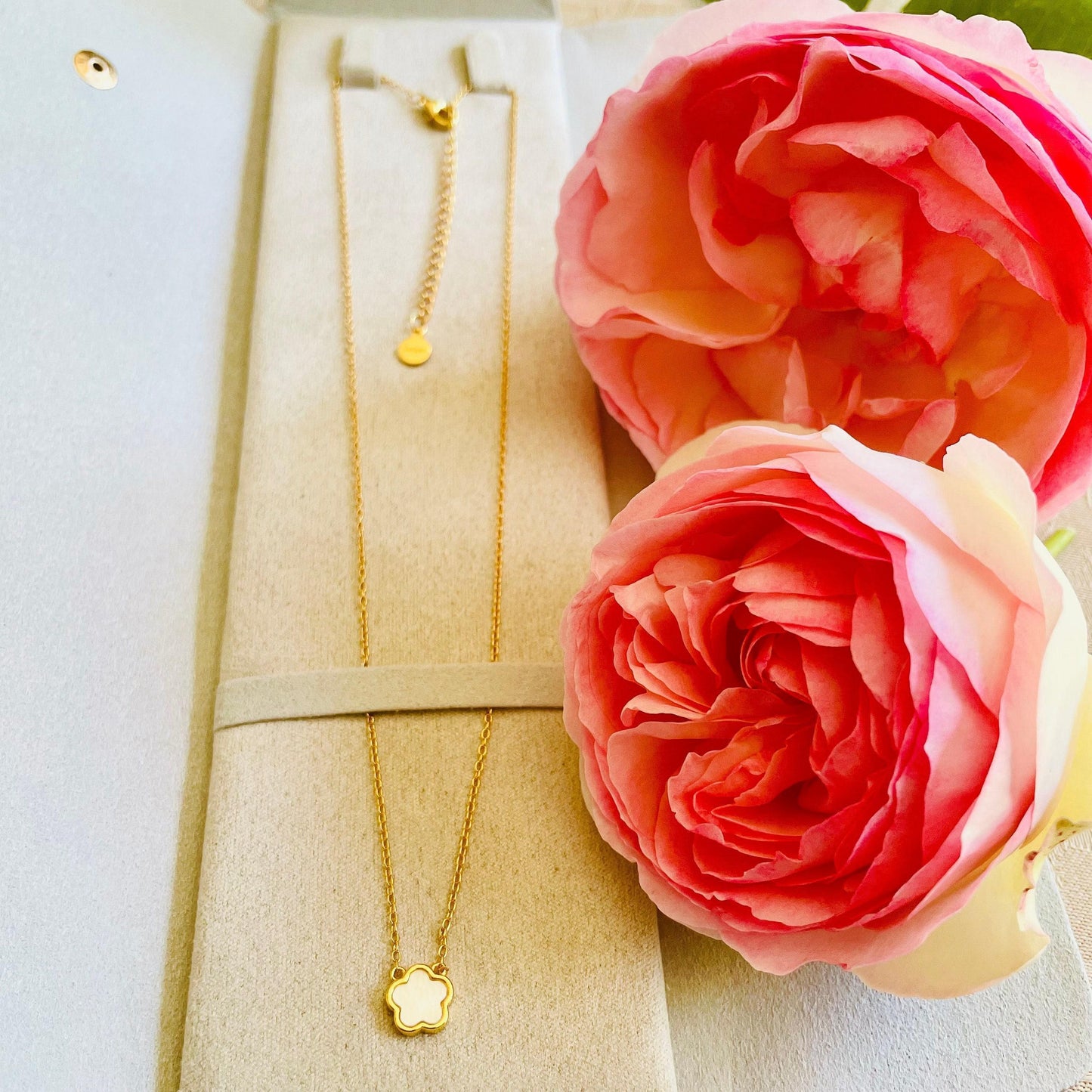 Minimalist Mother of pearl 925 silver gold-plated flower necklace