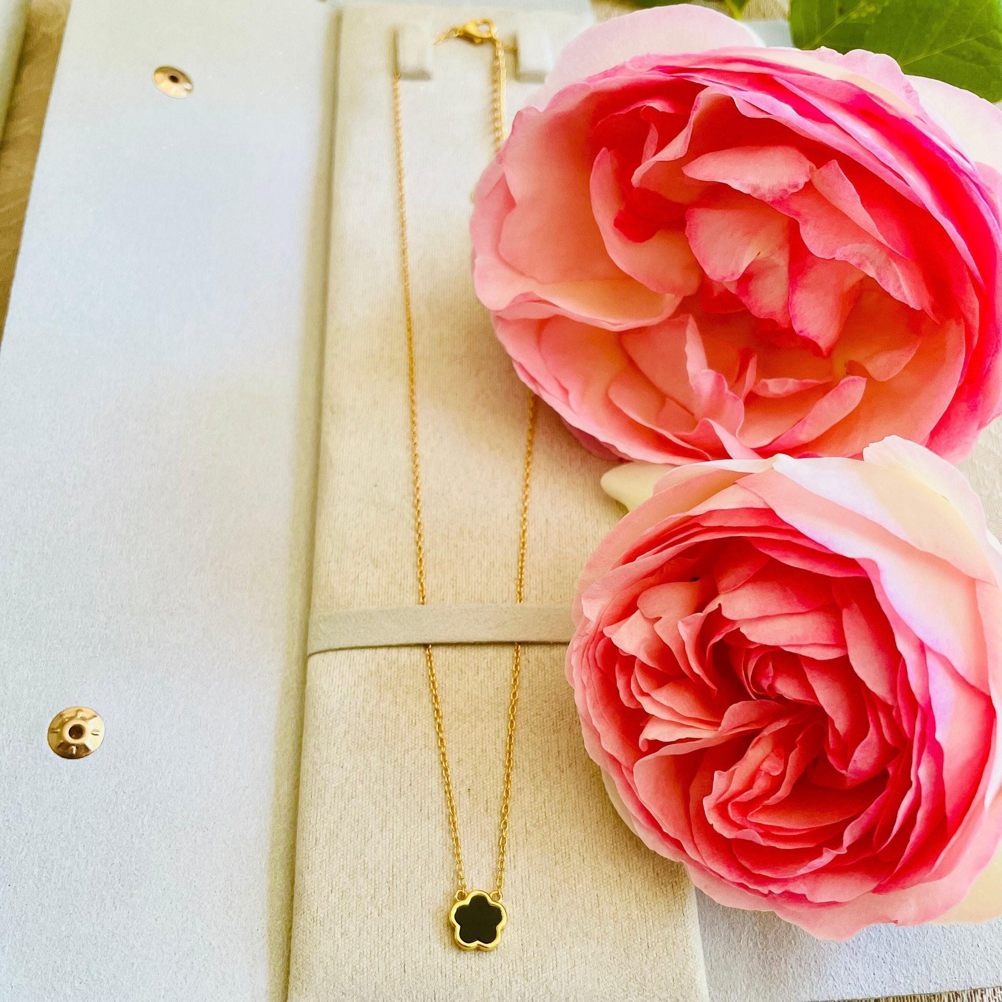 Minimalist Black agate 925 silver gold flower necklace